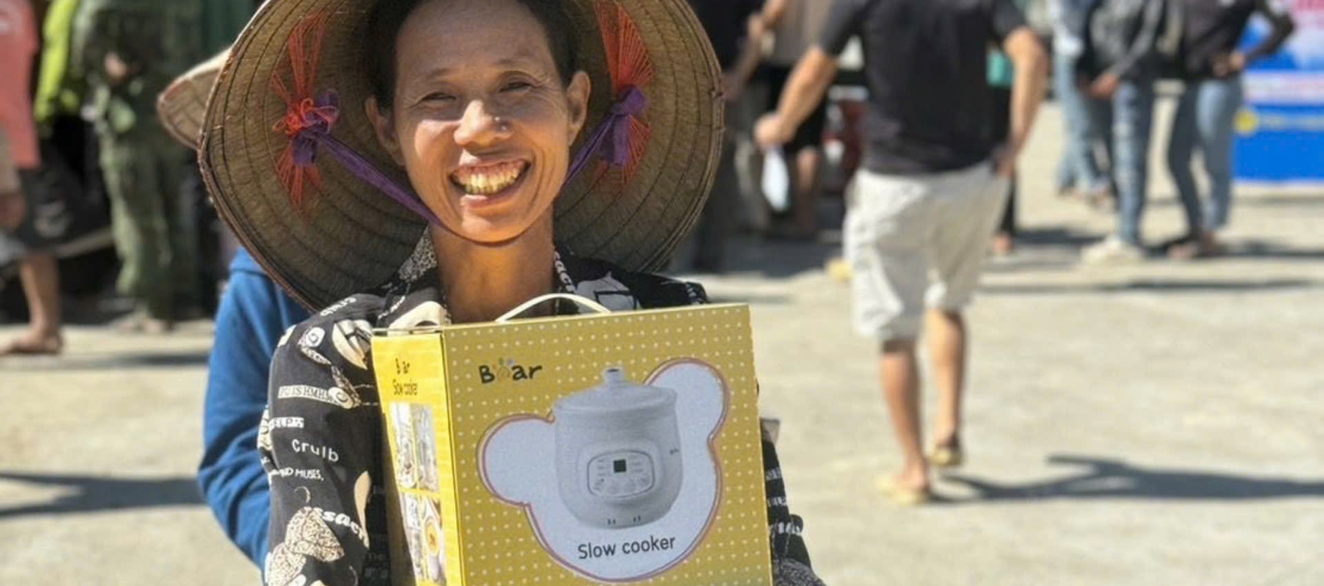 BEAR, Merek Peralatan Rumah Tangga Tiongkok Menyumbangkan Persediaan Untuk Mendukung Pemulihan Bencana Topan di Vietnam