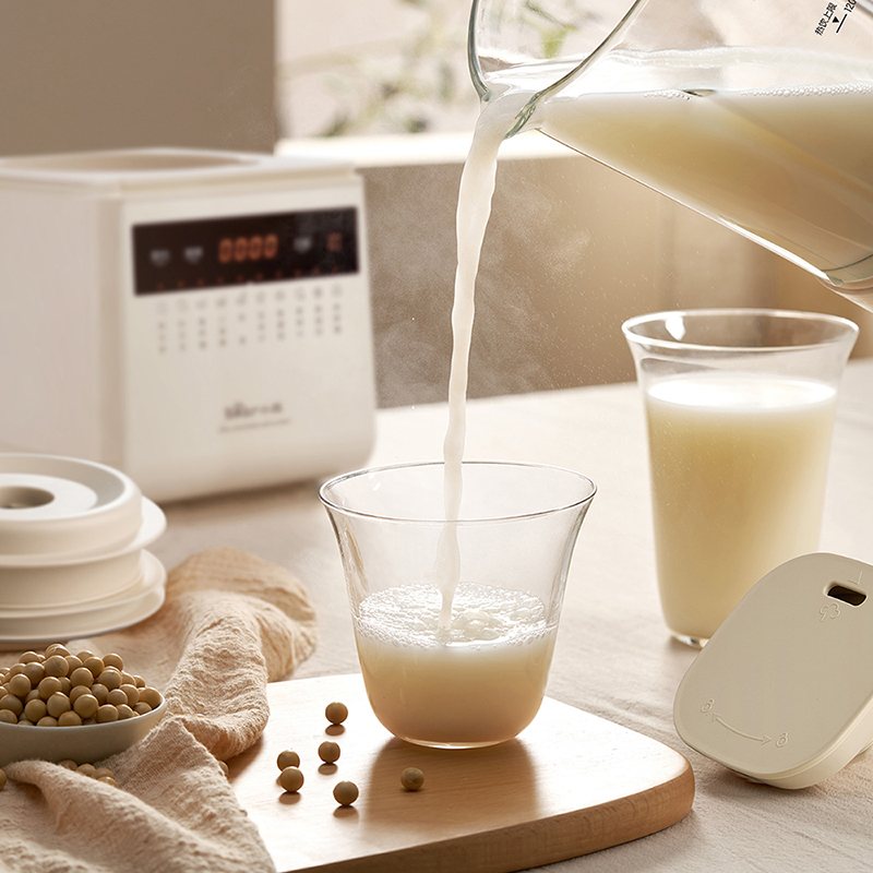 Blender berkecepatan tinggi dengan kandang kedap suara